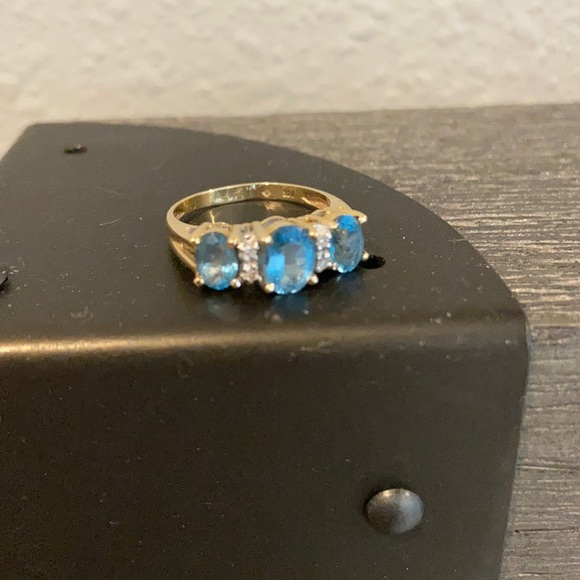 Aquamarine and diamond ring